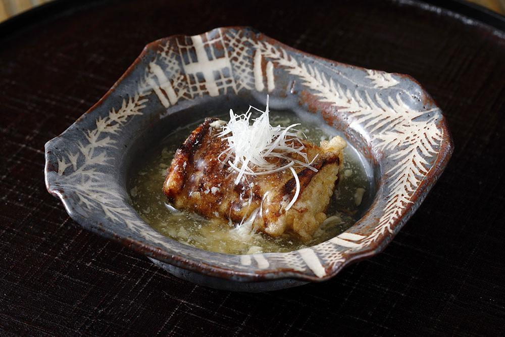 京都『祇園割烹 みやじや』の「煮穴子の蓮根豆腐包み揚げ」