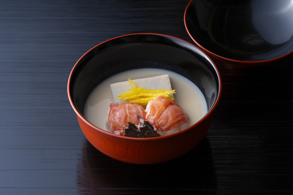 料理／伊勢海老 海老芋　柚子　器／達磨椀