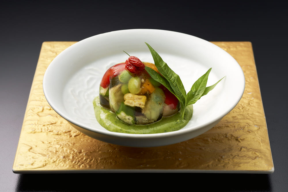 『浪速割烹 和亨』の夏野菜のゼリー寄せ 蓼味噌ソース