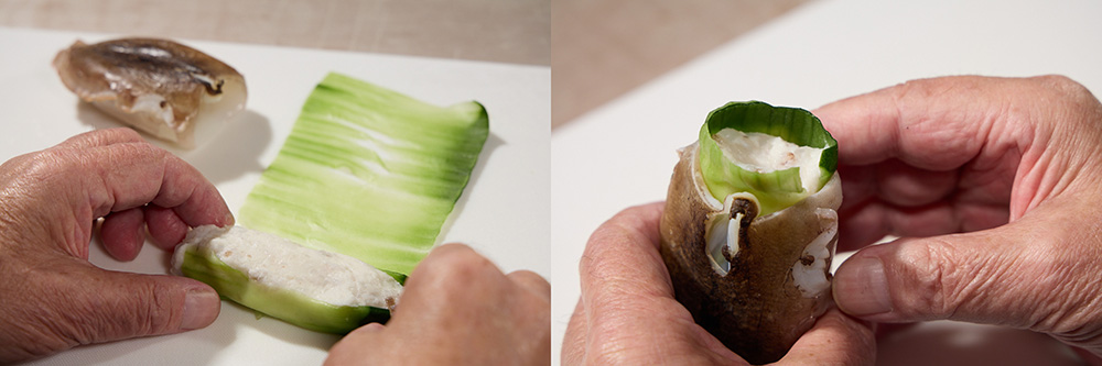 針イカの胴身に詰め物をする