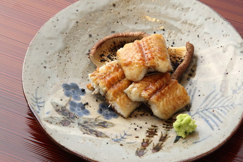 名古屋『京味 もと井』の焼物「鰻の醤油焼きと平松しいたけ」